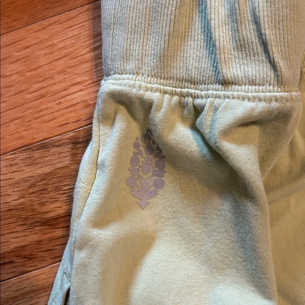 Free People hot shot relaxed set. Size medium. Light green color called Moss. - Picture 5 of 13